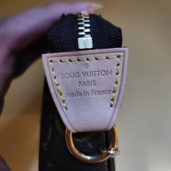 Authentic Louis Vuitton Mini Pochette Accessoires in Monogram Canvas - Picture 2 of 6